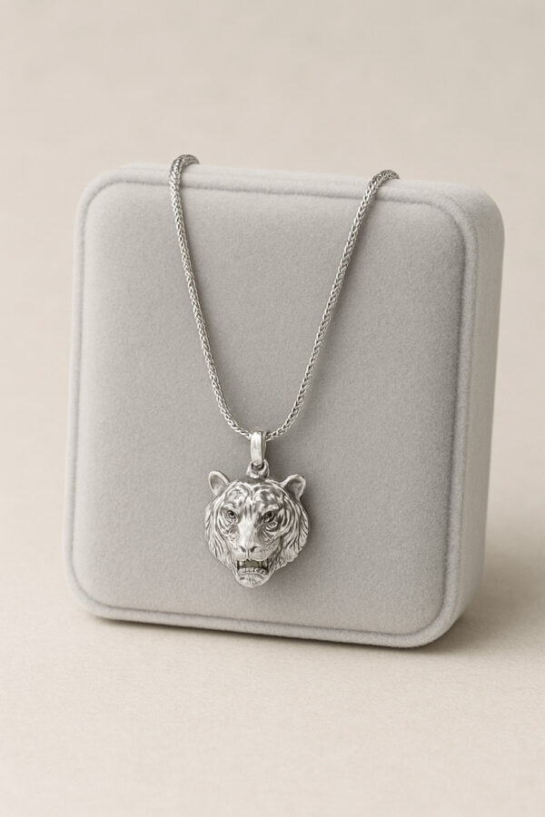 Aarvx Men's Animal Pattern Necklace