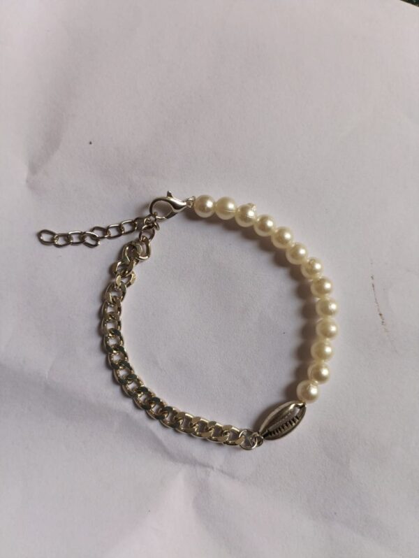 The Pearl Bracelet