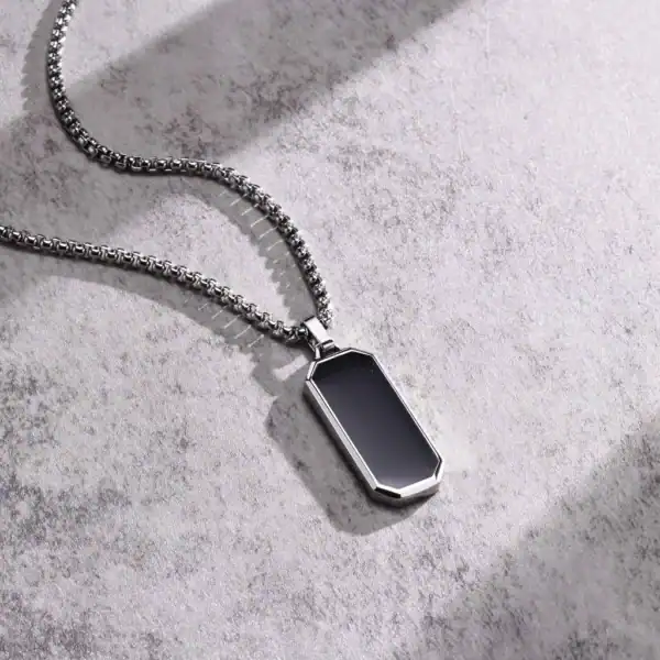 Light Corroded Polygonal Drop Black Gel Pendant Chain